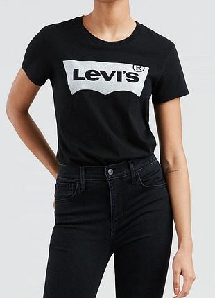 Женская футболка levis новая оригинал.
