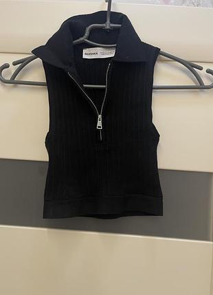 Топ з комірцем bershka