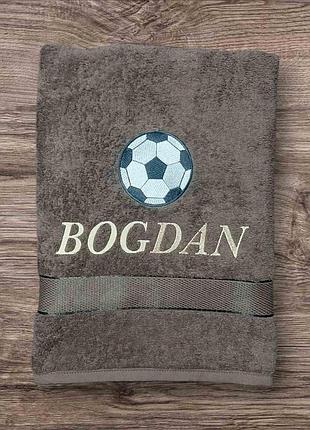 Махровое полотенце с именной вышивкой и мячом “bogdan” для бани