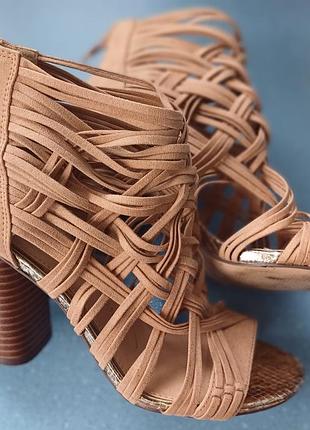 Босоножки плетеные river island