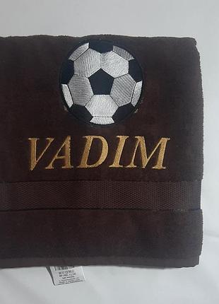 Махровое полотенце с именной вышивкой «футбол» — имя на заказ для бани