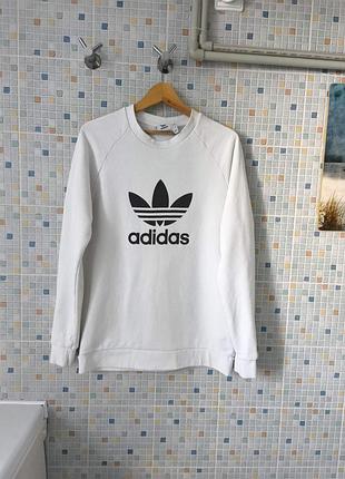 Свитшот adidas.