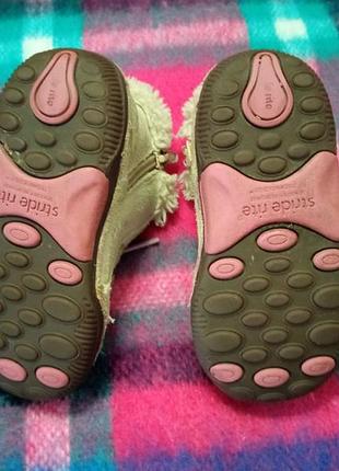 Це дитячі чобітки stride rite srt ice princess кольору сріблястий металік з хутряним оздобленням 22 р22 р.