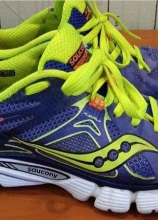 Продам женские оригнальные легкие кроссовки saucony. размер 36