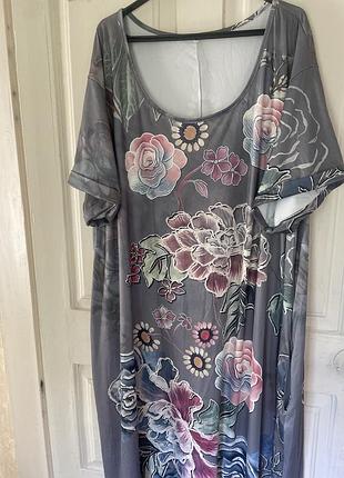 Шикарна сукня на шикарні обʼєми