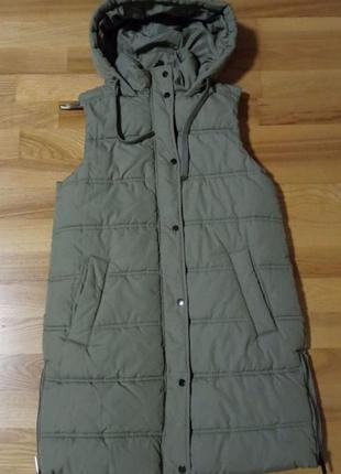Продам в новом сост  женский не промокаемый жилет f &  f padded gilet