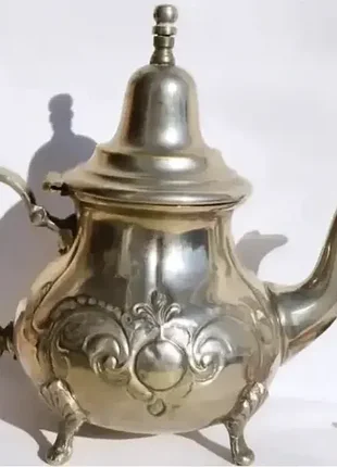 Винтажный чайник – заварник, кофейник с красивым изысканным узором.