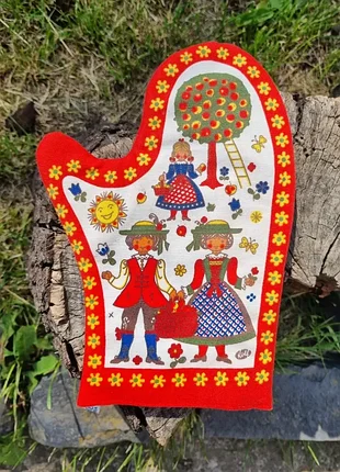 Винтажная кухонная варежка (прихватка) с австрийским фольклорным узором и рецептом штруделя.