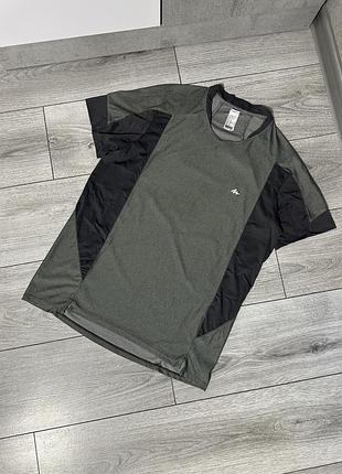 Спортивна футболка decathlon