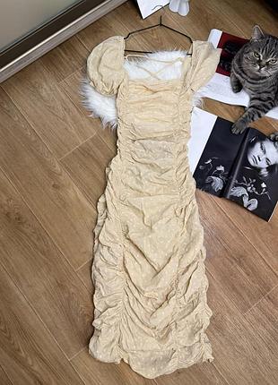 Котоновое платье с открытой спиной