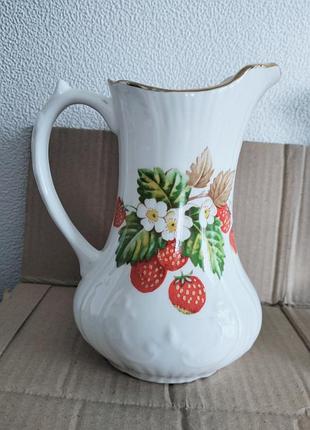 Кувивник фарфоровый в клубниках