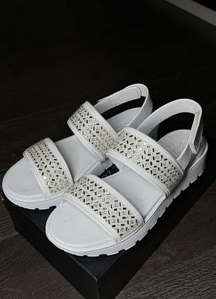 Білі жіночі сандалі skechers arch fit блискучі з стразами на липучці