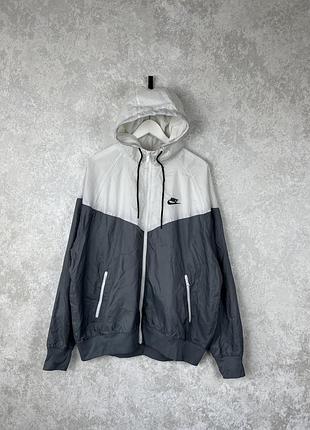 Чоловіча вітровка nike sportswear windrunner original, сіро-білий колір, розмір l