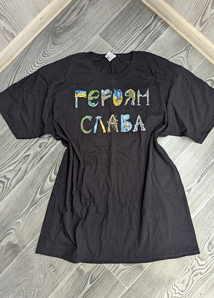 Футболка мужская с надписью черного цвета размера l бренда fruit of the loom
