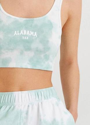 Укорочений топ жіночий pull & bear із принтом тай-дай зеленого кольору та написом "alabama" майка жіноча