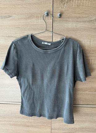 Трендова футболка zara з потертостями