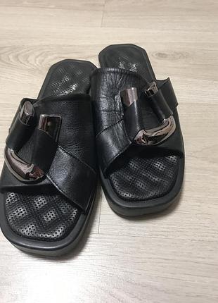 Шльопанці  шкіра