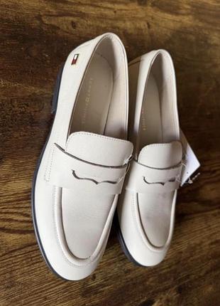 Tommy hilfiger лофери шкіряні слонова кістка розмір 37 нові