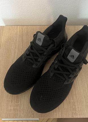 Оригінальні чоловічі кросівки adidas