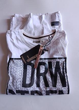 Футболка з принтом написом drywash regular fit біла р. xl-l