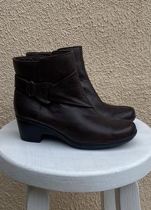 Clarks жіночі шкіряні чоботи коричневі оригінал 38 розмір