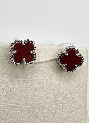 Сережки-пусети срібні з коралом "конюшина" 1,73 г