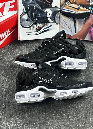 Nike air max plus tn black white