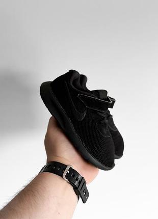 Кроссовки nike tanjun 818383-001