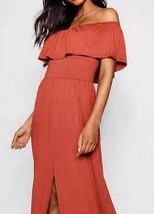 Новое вискозное трикотажное платье с воланом/m/brend boohoo