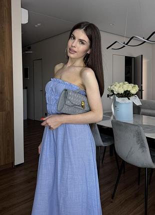 Длинное льняное платье с эластичным верхом без бретелей и расклешенной юбкой