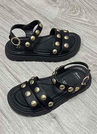 Босоніжки чорні bata італія на дівчинку розмір 32
