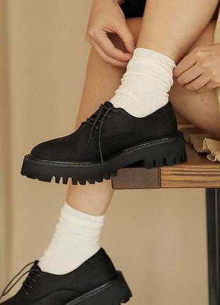 Чорні шкіряні лофери