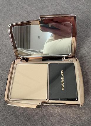 Пудра hourglass vanish pressed powder нова