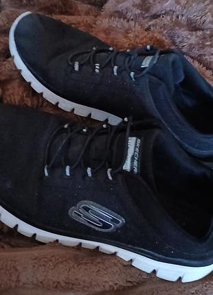 Классные кроссовки skechers