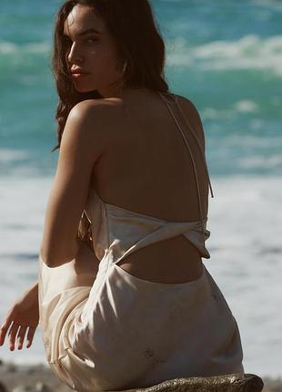 Сатинова довга сукня в білизняному стилі від zara