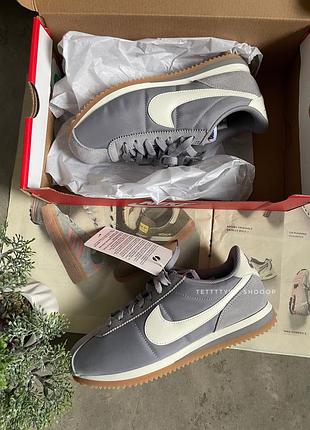 Nike cortez нові оригінальні жіночі кросівки найк кортез розмір 38,5 24,5 см устілка з коробкою
