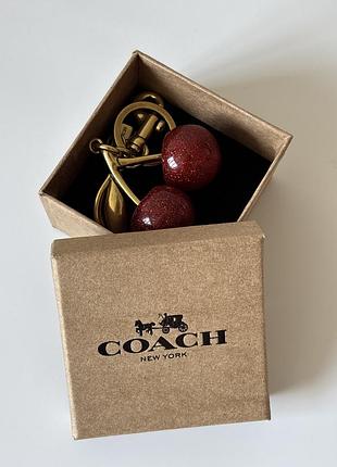 Брелок coach cherry bag charm