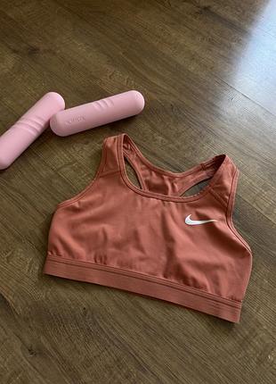 Спортивний топ nike персикового відтінку