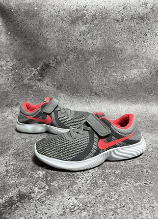 Дитячі кросівки nike revolution