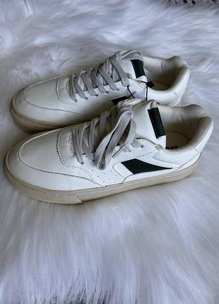 Кросівки zara