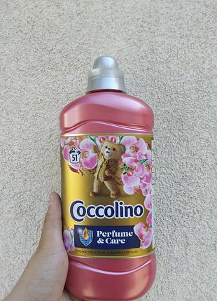 Кондиционер для белья coccolino honeysuckle & sandalwood 1250 мл 51 стирка