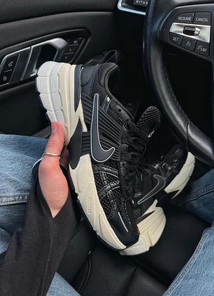 Жіночі кросівки nike runtekk v2k run sneakers in black and silver