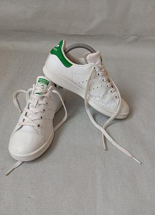 Білі кросівки adidas, устілка 23.5 см (розмір 36)