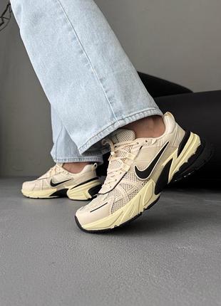 Женские кроссовки nike v2k runtekk beige/black