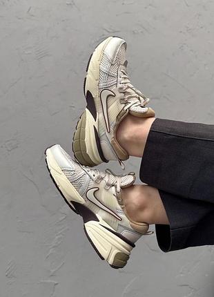 Жіночі кросівки nike v2k runtekk light brown