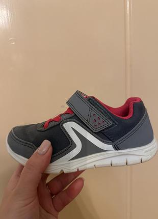 Кросівки decathlon 28 р
