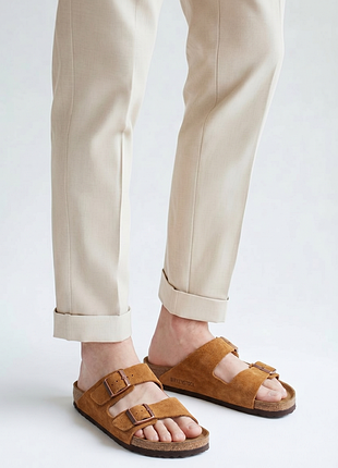 Оригинальные шлепанцы birkenstock arizona из коричневой замши