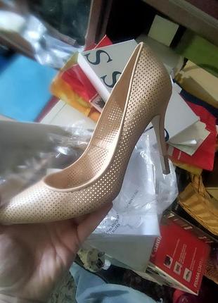 Мешты на шпильке guess