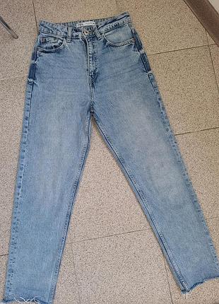 Укороченные джинсы zara xs-s голубые с необработанным краем