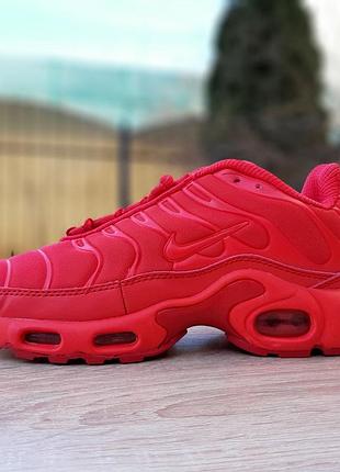 Nike tn plus красные полностью